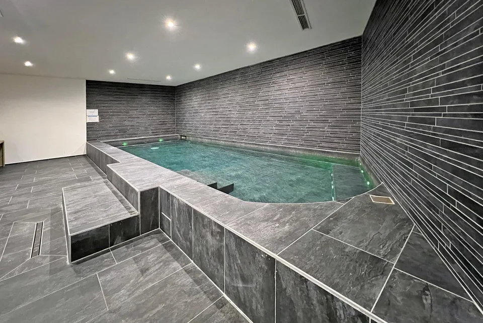 STUPENDIEMENT ET MODERNE 4.5 PIÈCES AVEC TERRASSE ET VUE SUR LE LAC À MUZZANO
