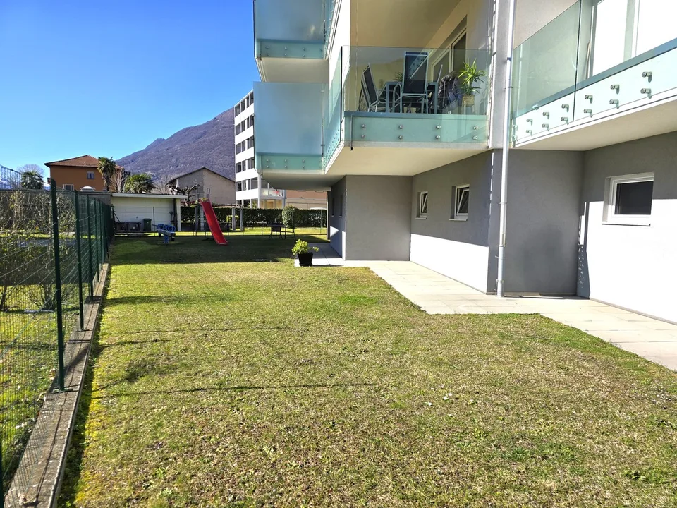 Bel appartement 4,5 pièces dans un style moderne avec grande terrasse couverte.