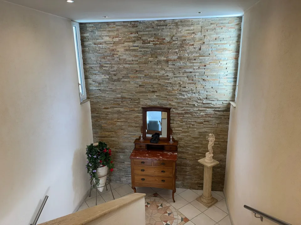 Commercial artisanal property for rent with accommodation in Bedano