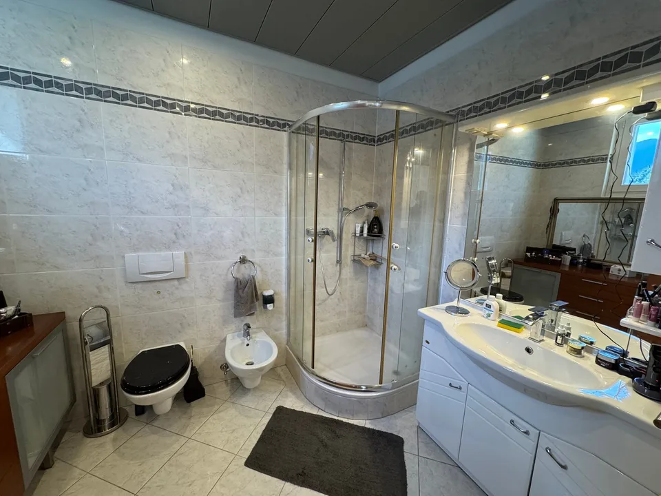 Commercial artisanal property for rent with accommodation in Bedano