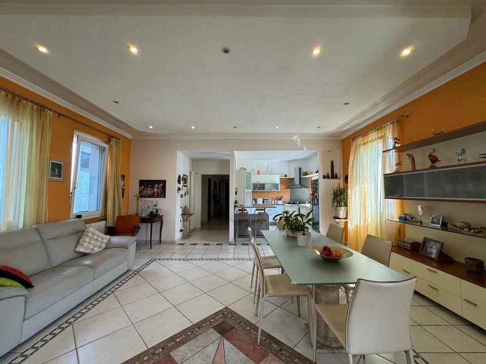 Commercial artisanal property for rent with accommodation in Bedano