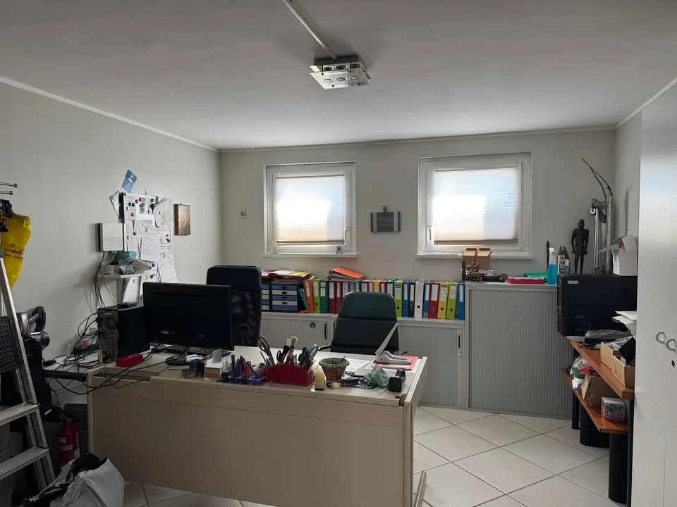 Commercial artisanal property for rent with accommodation in Bedano