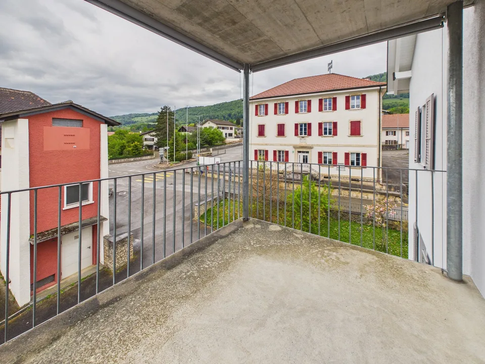 Geräumige 3.5-Zimmer-Wohnung mit Balkon in Boécourt