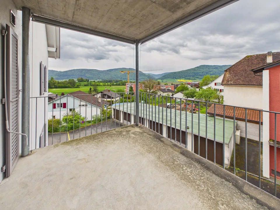 Geräumige 3.5-Zimmer-Wohnung mit Balkon in Boécourt