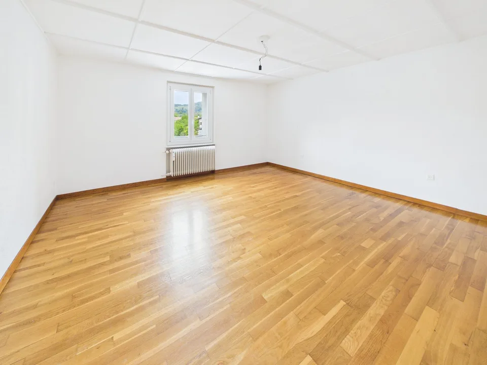 Geräumige 3.5-Zimmer-Wohnung mit Balkon in Boécourt
