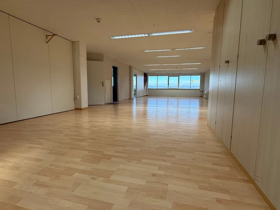 Espaces de bureau exclusifs avec une belle vue à Freienbach