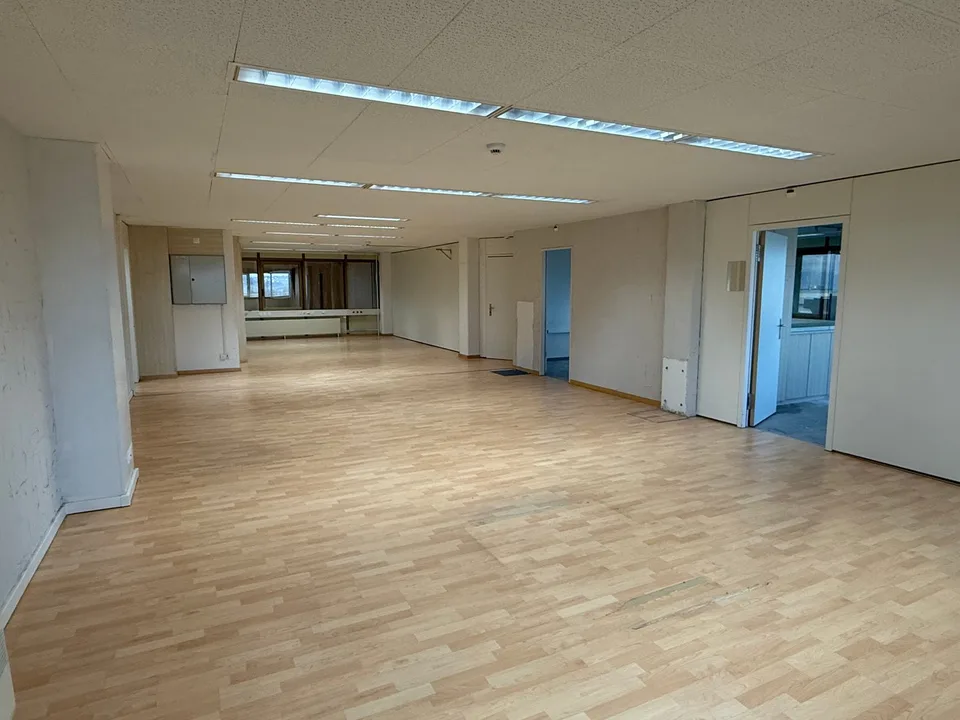 Espaces de bureau exclusifs avec une belle vue à Freienbach