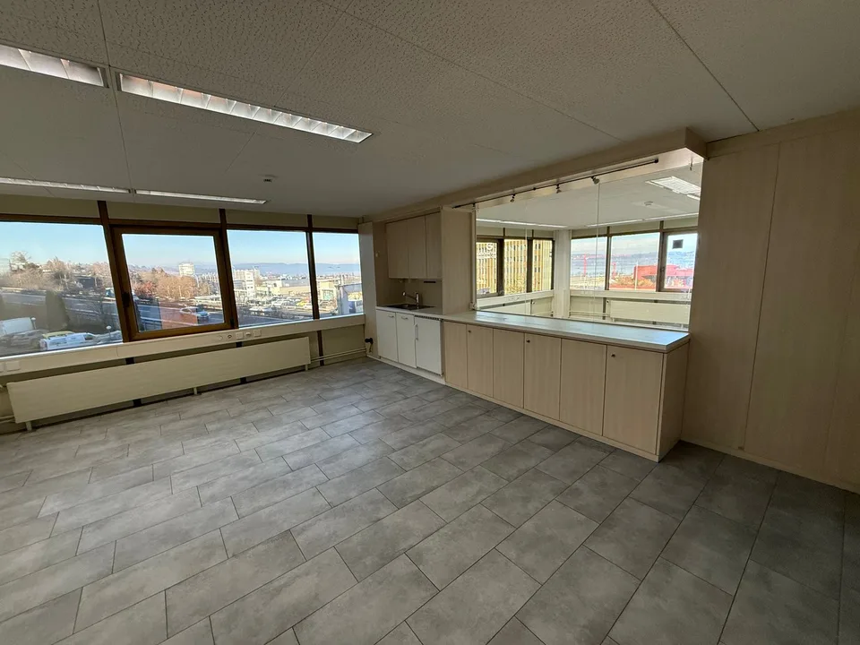 Espaces de bureau exclusifs avec une belle vue à Freienbach