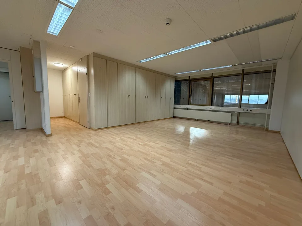 Espaces de bureau exclusifs avec une belle vue à Freienbach