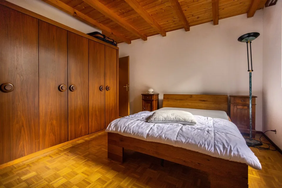 LARGE VILLA WITH 7.5 ROOMS IN A RESERVED AND GREEN AREA IN TRESA