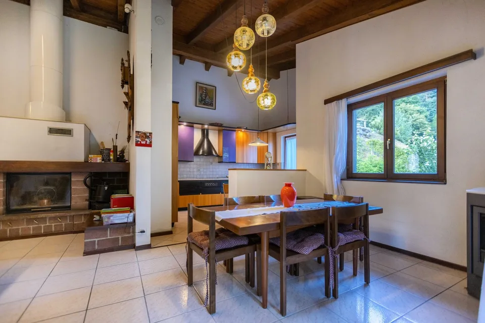 LARGE VILLA WITH 7.5 ROOMS IN A RESERVED AND GREEN AREA IN TRESA