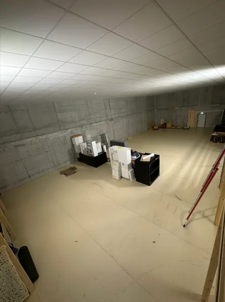 Storage units, storage spaces, furniture storage and pallet storage