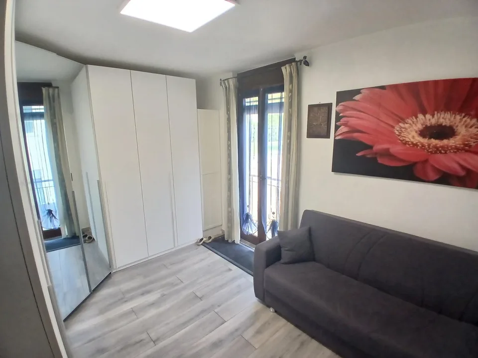 Appartement spacieux 3.5 pièces avec salle de loisirs et jardin privé à Caslano