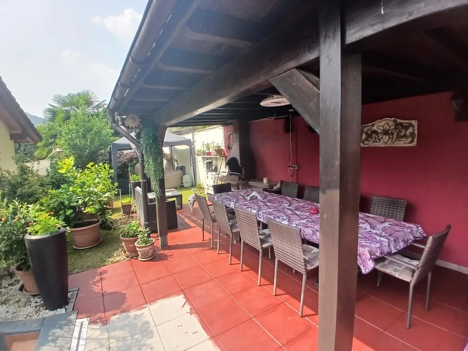 Appartement spacieux 3.5 pièces avec salle de loisirs et jardin privé à Caslano