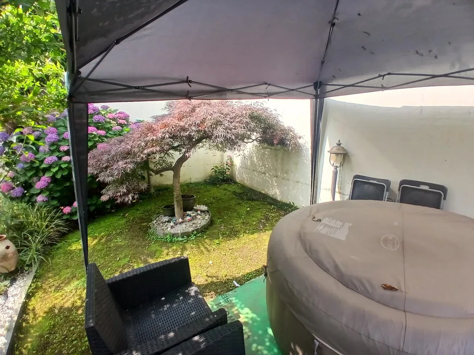 Appartement spacieux 3.5 pièces avec salle de loisirs et jardin privé à Caslano