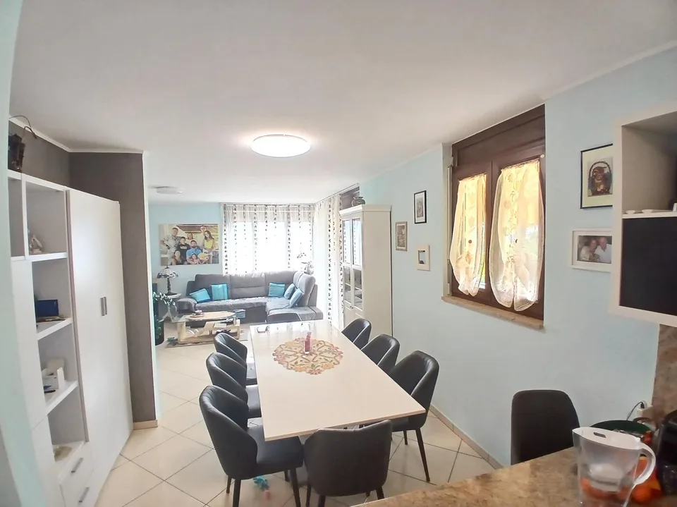 Appartement spacieux 3.5 pièces avec salle de loisirs et jardin privé à Caslano