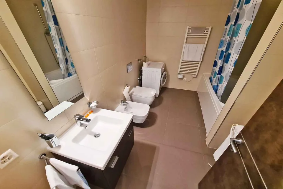 BELLISSIMO 2.5 LOCALI IN ZONA CENTRALE E SERVITA A MASSAGNO