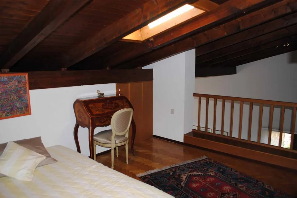 ATTICO DUPLEX MANSARDATO 5.5 LOCALI CON PISCINA A COMANO