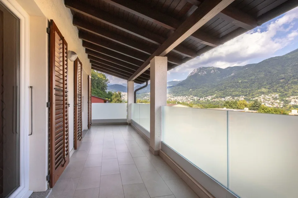 Grande villa 7,5 pièces comme neuve avec vue sur le lac à Canobbio