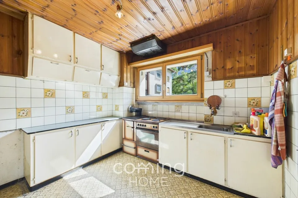 Casa unifamiliare di 5,5 locali a Susten - posizione soleggiata, grande terreno, potenziale di sviluppo