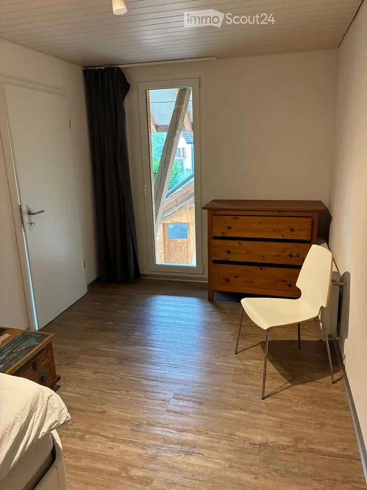 Charmant appartement 2.5 pièces avec grand balcon dans un cadre verdoyant
