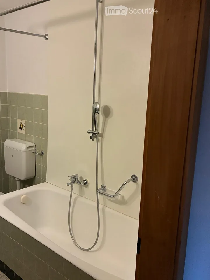 Charmant appartement 2.5 pièces avec grand balcon dans un cadre verdoyant