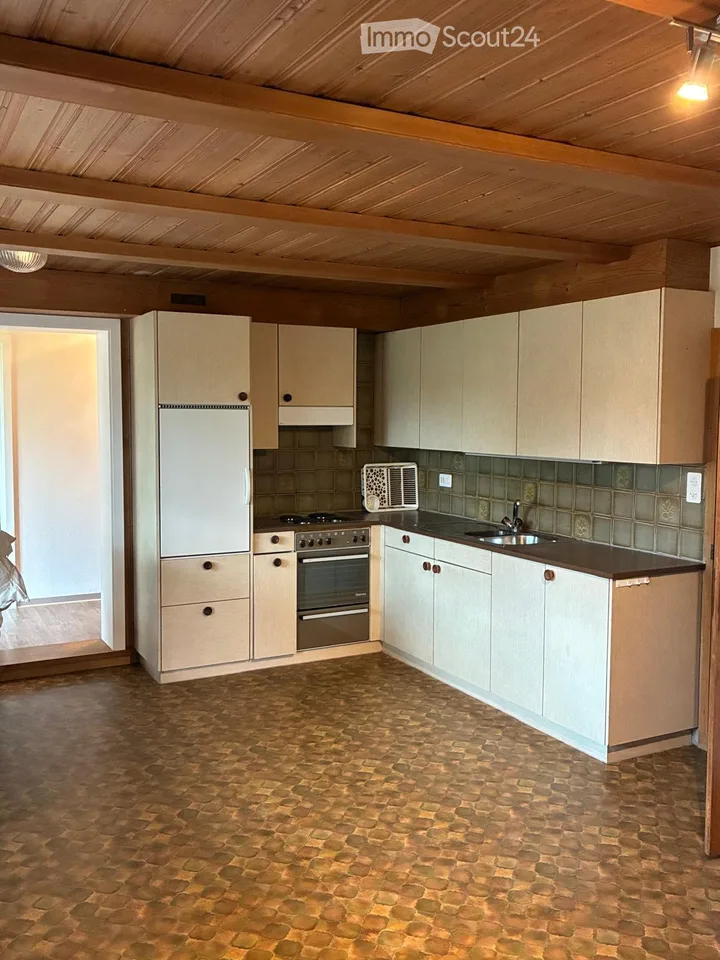 Charmant appartement 2.5 pièces avec grand balcon dans un cadre verdoyant