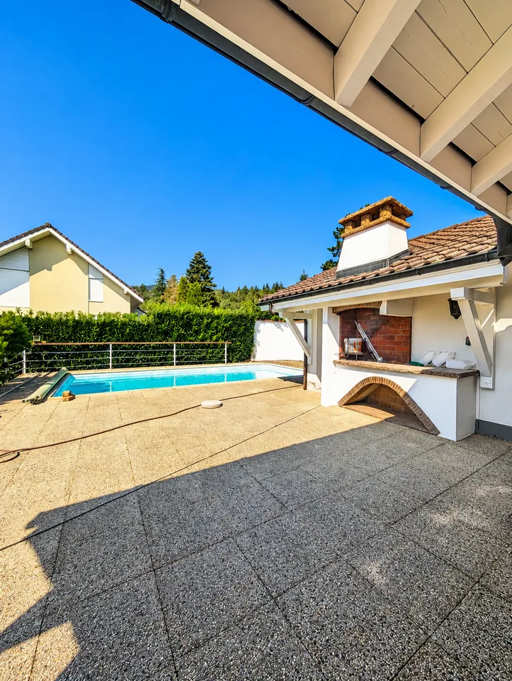 Superbe villa rénovée avec vue panoramique, piscine et vaste jardin