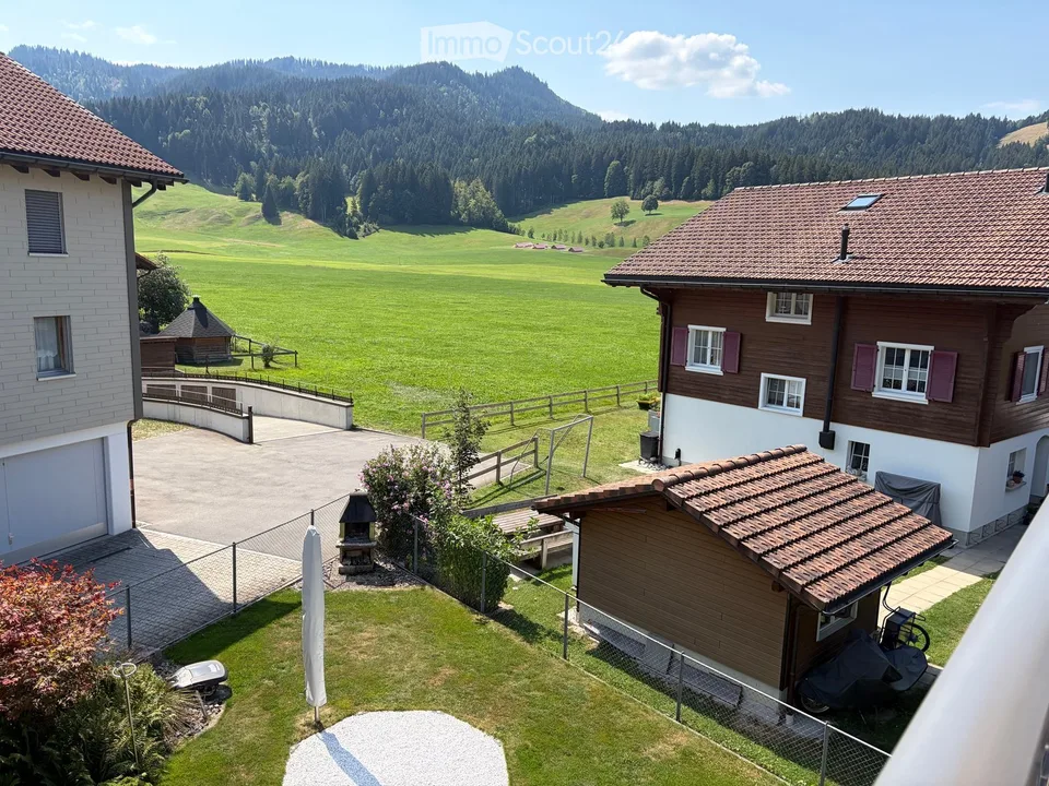 Moderne, sonnige 4.5 Zimmer Wohnung in Trachslau bei Einsiedeln