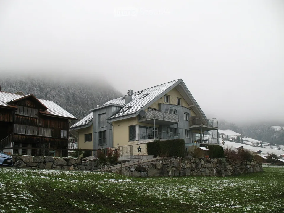 Neu renovierte 5½-Zimmer-Dachwohnung mit Galerie und Balkon