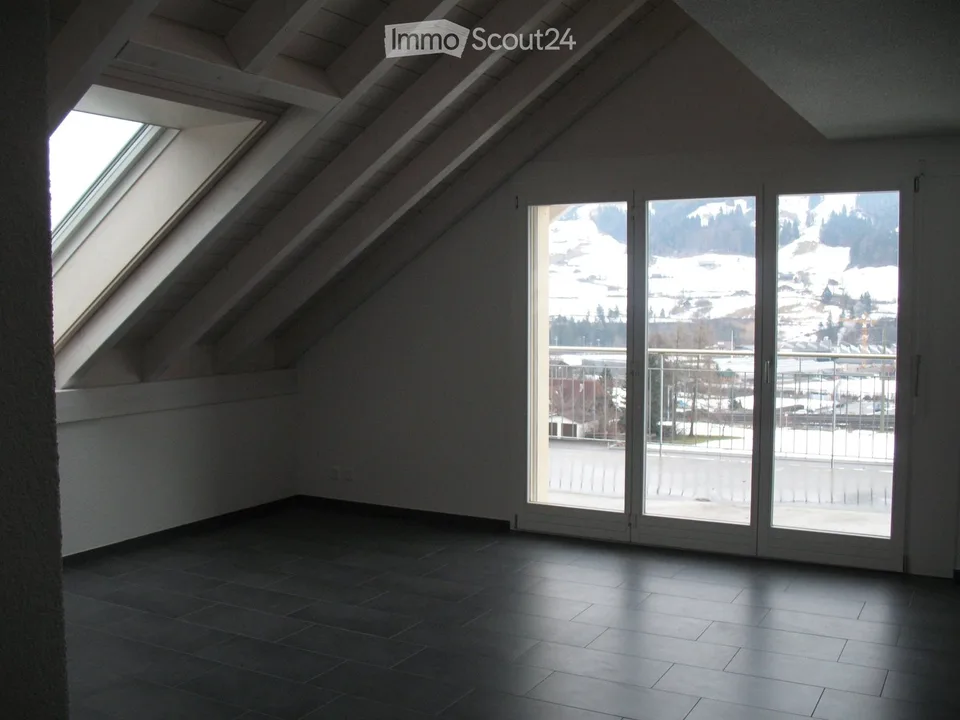 Newly renovated 5½-room attic apartment with gallery and balcony