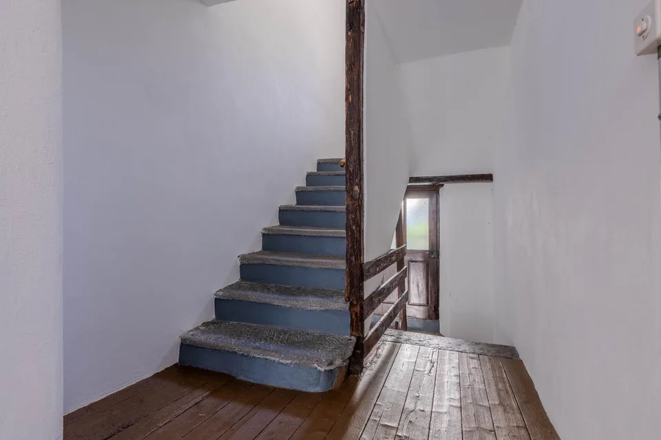 5% RETURN - RENOVATED BUILDING WITH 3 APARTMENTS IN LUMINO