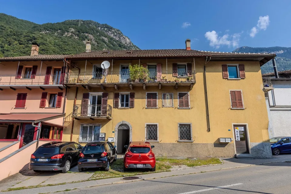 5% RETURN - RENOVATED BUILDING WITH 3 APARTMENTS IN LUMINO