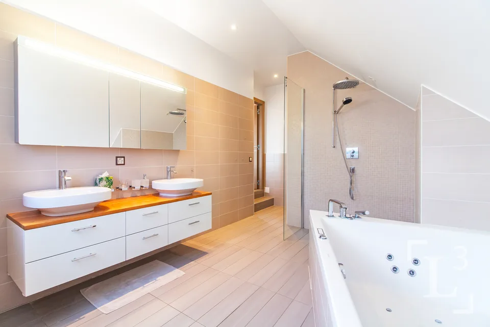 Spacieuse villa familiale avec piscine + studio