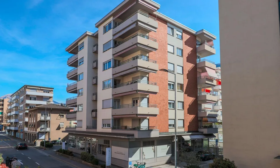 BRIGHT 3.5-ROOM APARTMENT WITH TERRACE IN CENTRAL LOCATION IN LUGANO