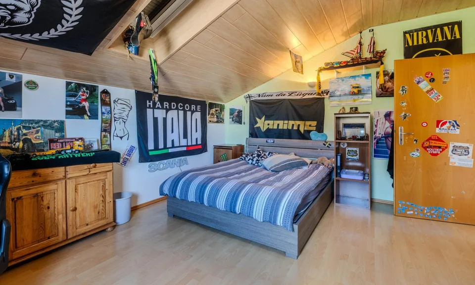 Großzügige und wunderschöne 5.5-Zimmer-Villa mit Garten an der Böschung