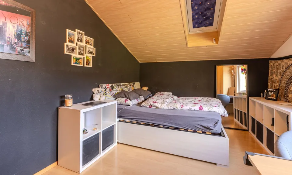 Großzügige und wunderschöne 5.5-Zimmer-Villa mit Garten an der Böschung