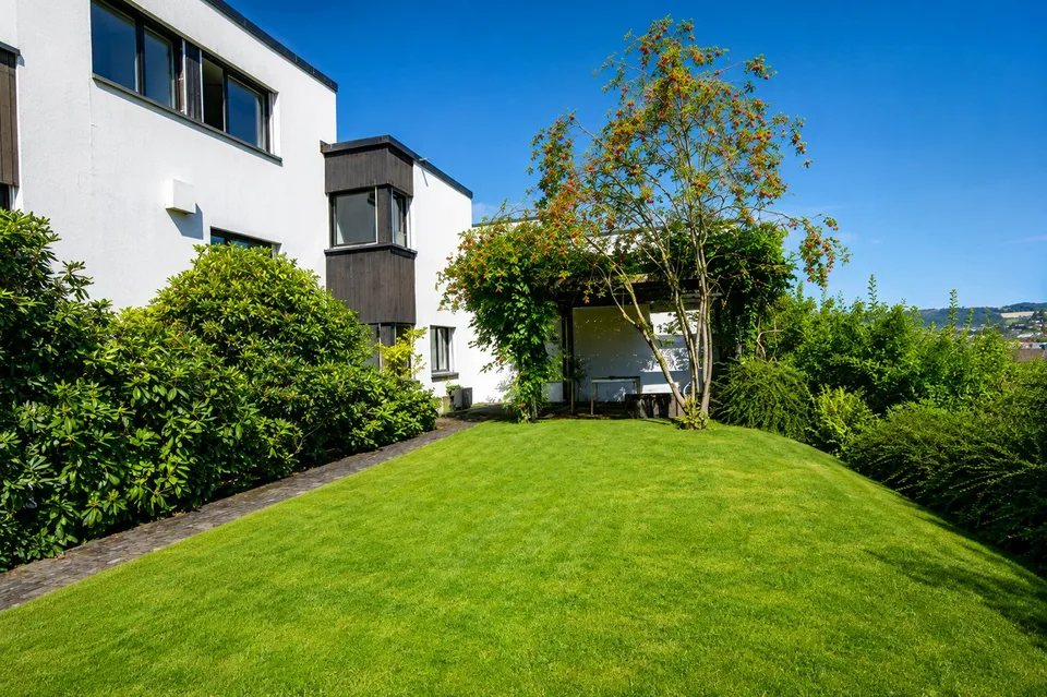 Grosszügiges Einfamilienhaus mit viel Raum, viel Natur, viel Privatsph