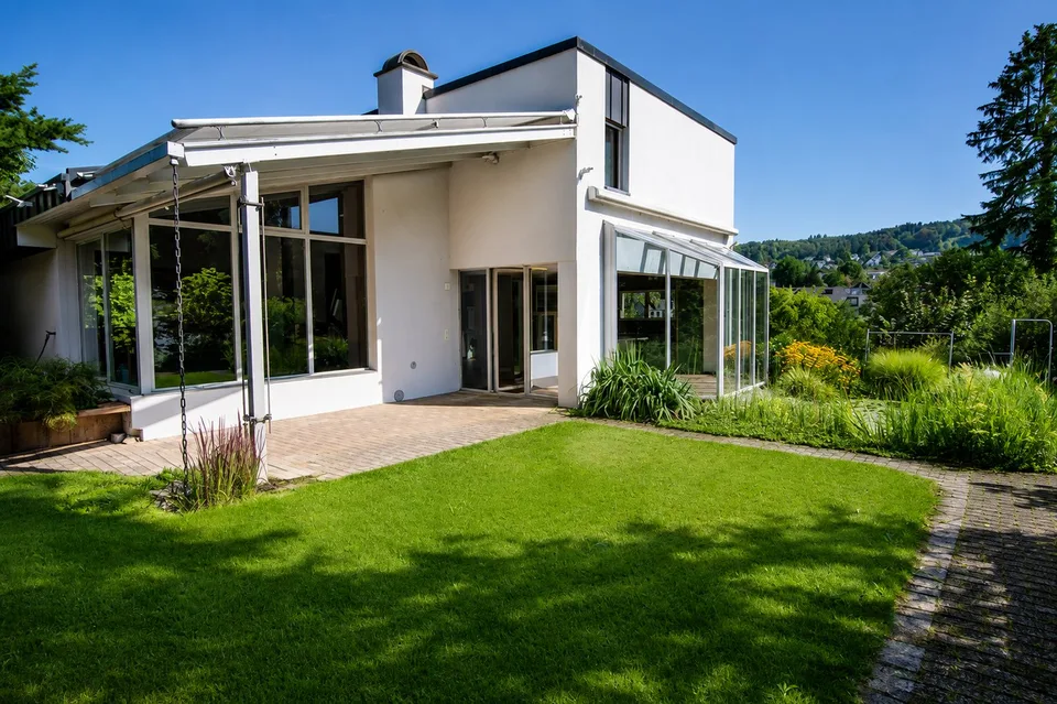 Grosszügiges Einfamilienhaus mit viel Raum, viel Natur, viel Privatsph