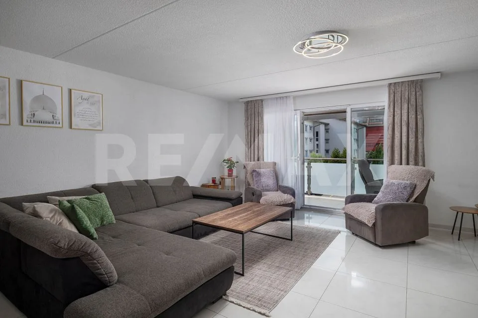 4.5-Zimmer-Wohnung mit sonnigem Balkon und hochwertiger Ausstattung in Buttikon SZ zu kaufen!