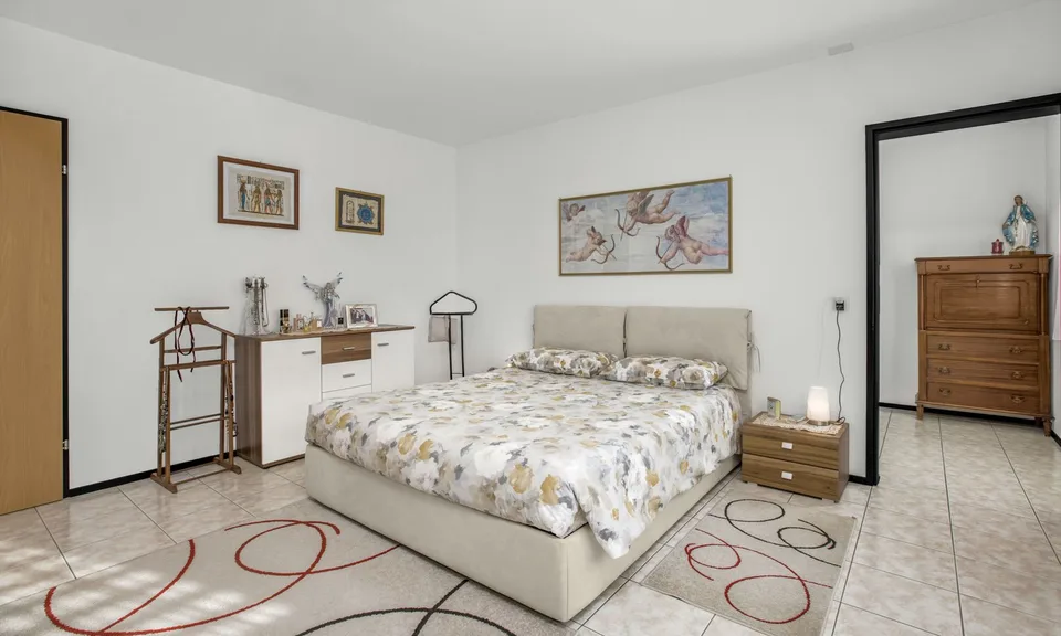 AMPIA VILLA UNIFAMILIARE 5.5 LOCALI CON PISCINA A MEZZOVICO