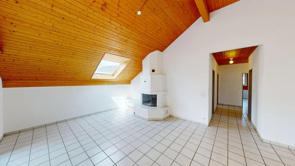 Grosszügige 4.5-Zimmer-Dachwohnung mit Charme in Pieterlen