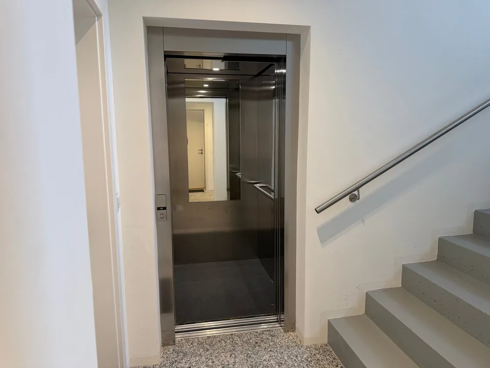 Neues Mietshaus mit 6 Wohnungen in Pura