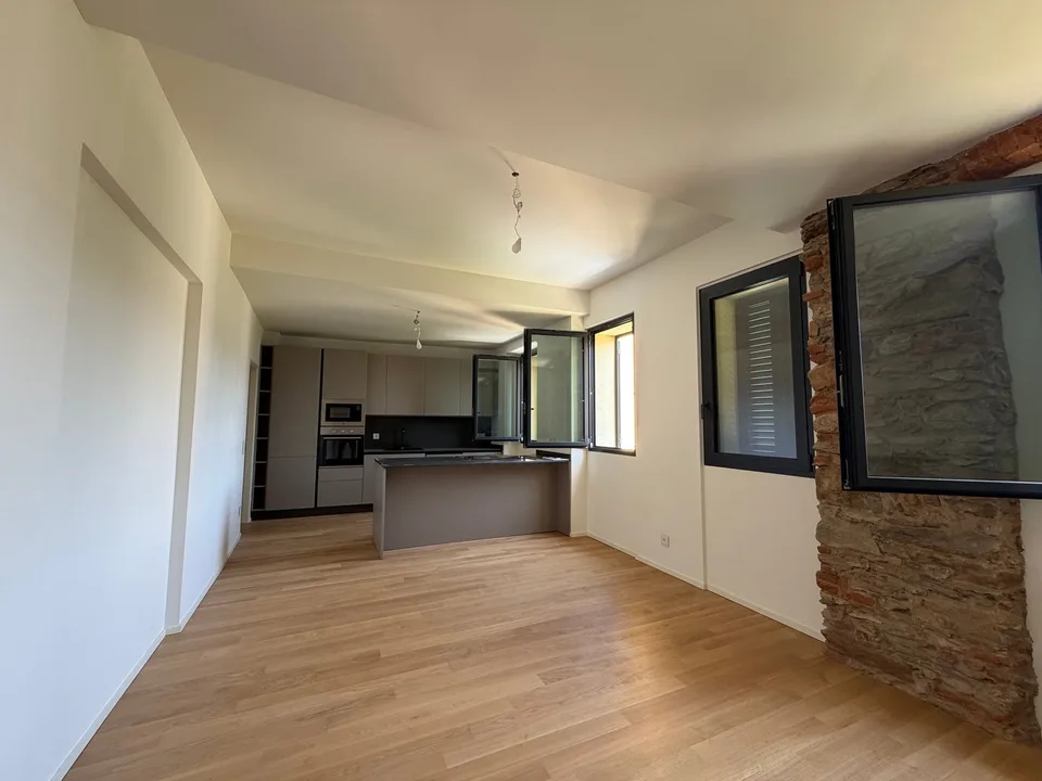 Neues Mietshaus mit 6 Wohnungen in Pura