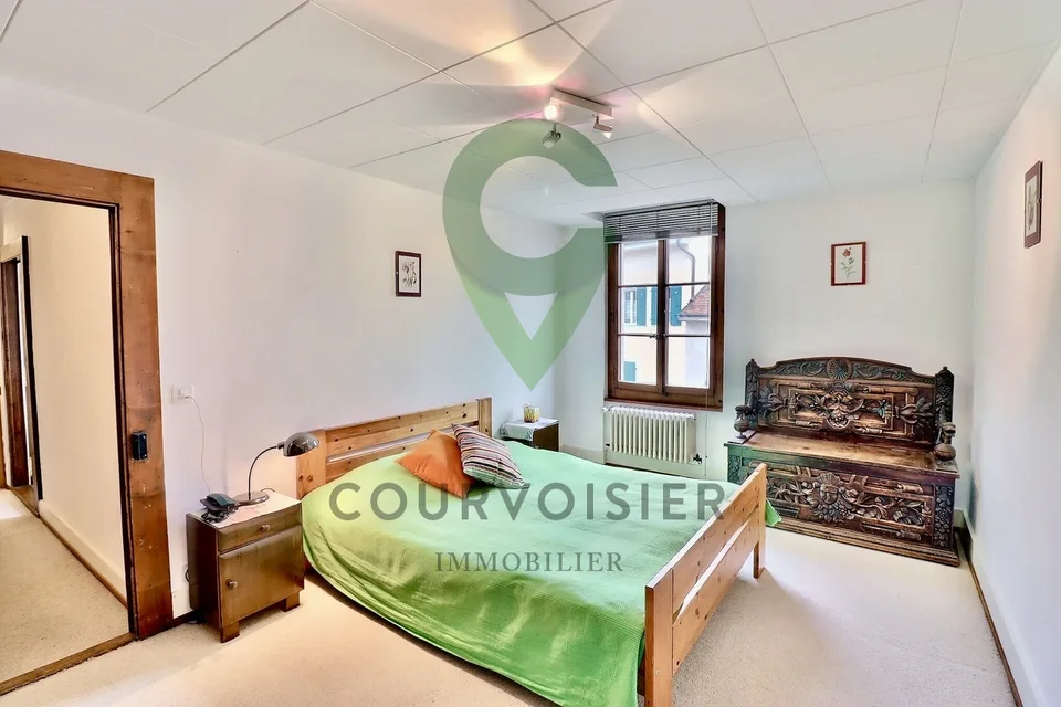 Charming character house ideally located in the heart of Gilly