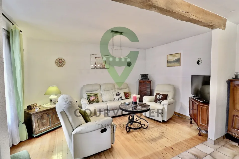 Charming character house ideally located in the heart of Gilly