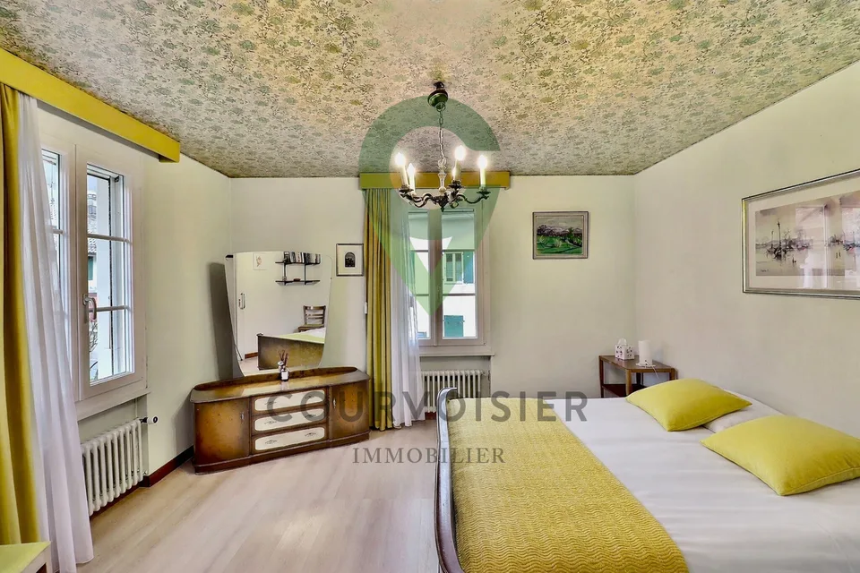 Charming character house ideally located in the heart of Gilly