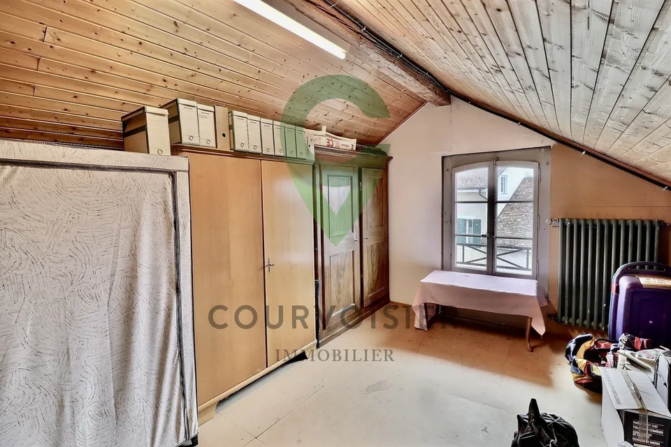 Charming character house ideally located in the heart of Gilly