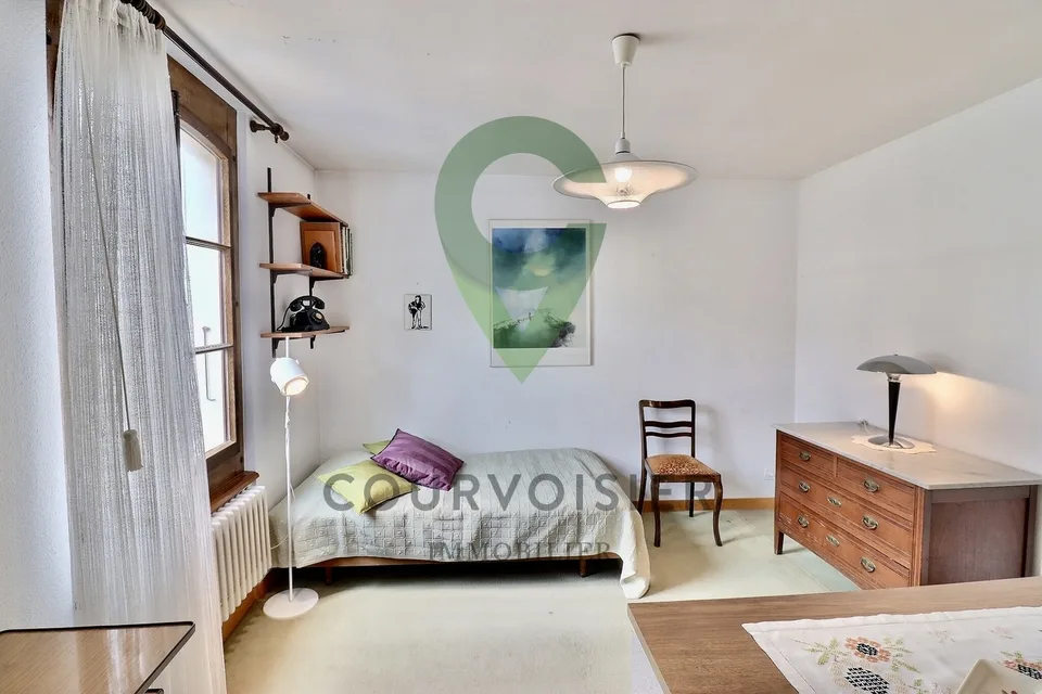 Charming character house ideally located in the heart of Gilly