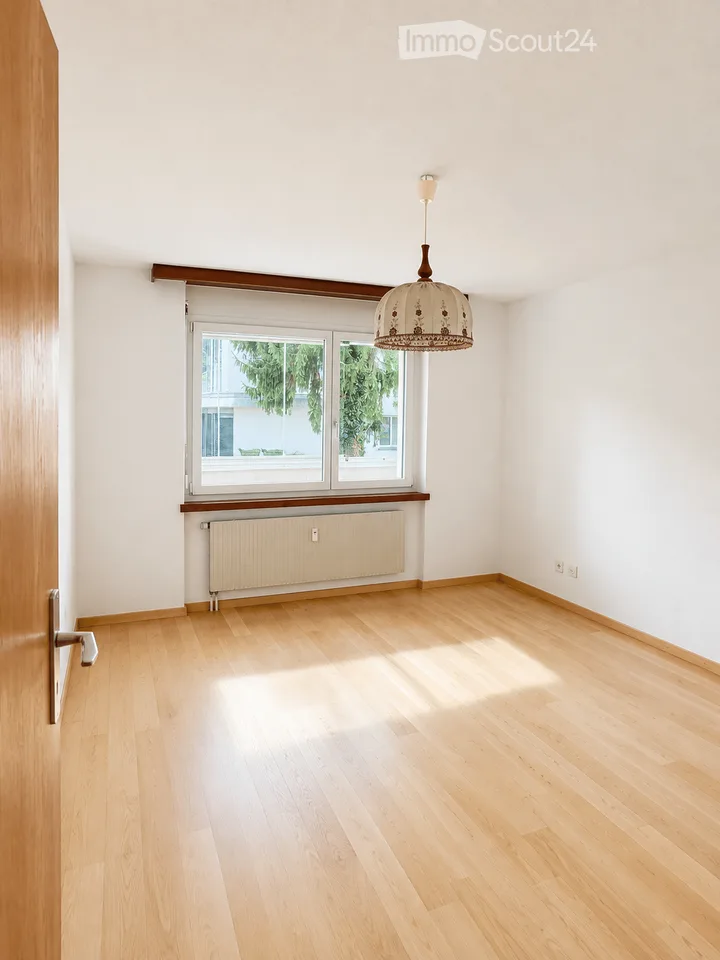Appartement de 4 pièces lumineux avec balcon et vue sur les montagnes à Au SG